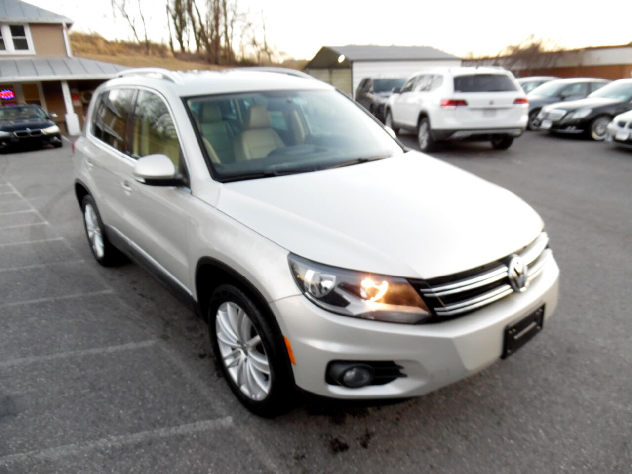 Volkswagen Tiguan 2WD 4dr Auto SE w/Sunroof & Nav 2012