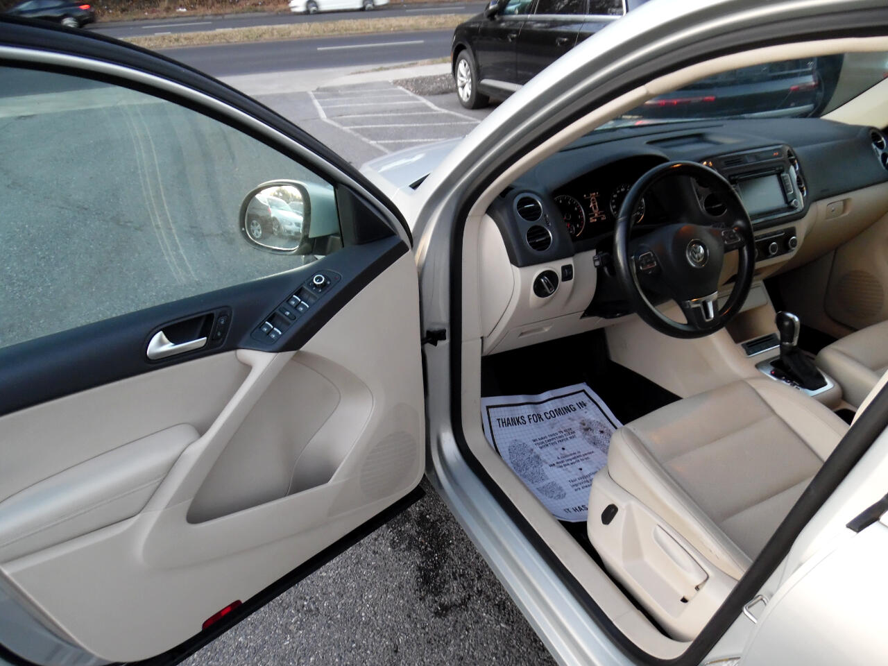 Volkswagen Tiguan 2WD 4dr Auto SE w/Sunroof & Nav 2012