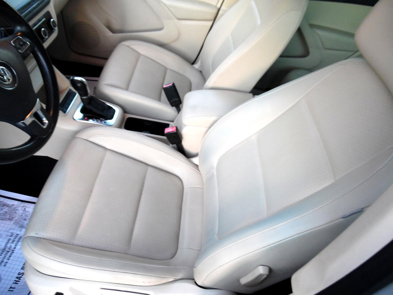 Volkswagen Tiguan 2WD 4dr Auto SE w/Sunroof & Nav 2012