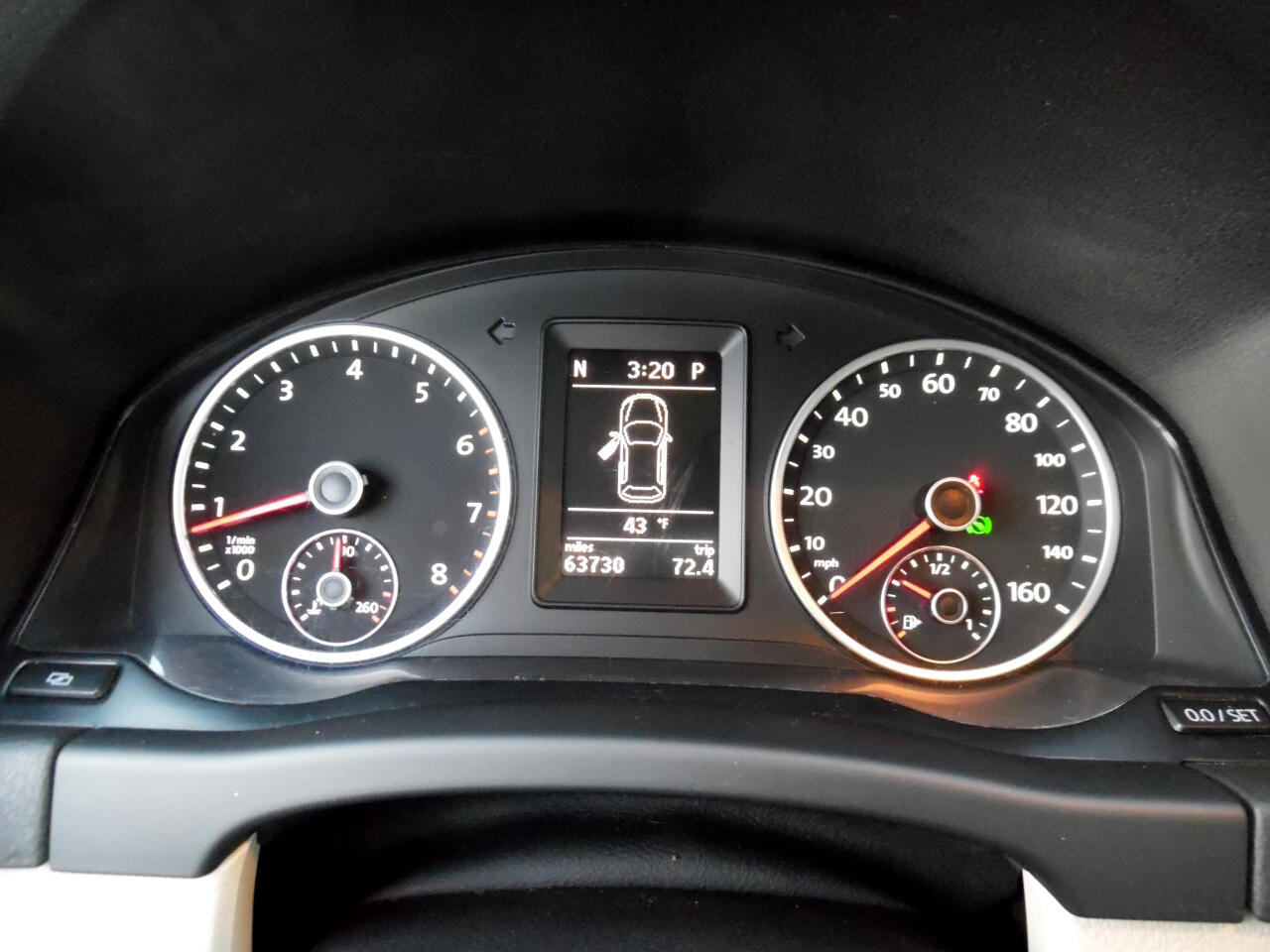 Volkswagen Tiguan 2WD 4dr Auto SE w/Sunroof & Nav 2012