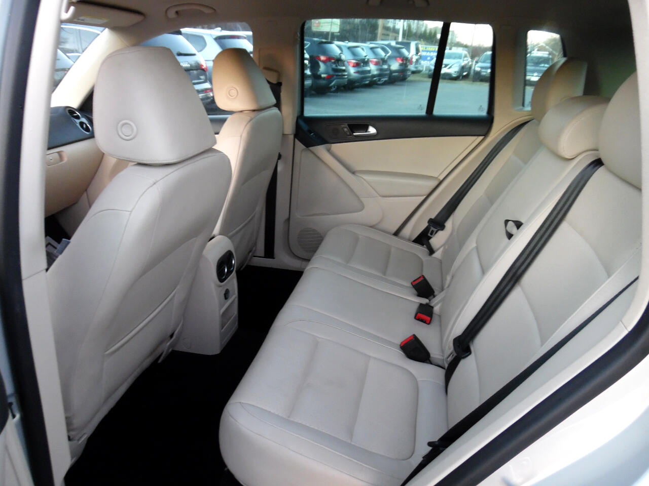 Volkswagen Tiguan 2WD 4dr Auto SE w/Sunroof & Nav 2012