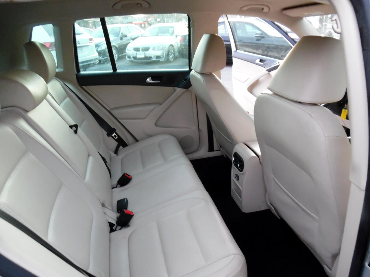 Volkswagen Tiguan 2WD 4dr Auto SE w/Sunroof & Nav 2012