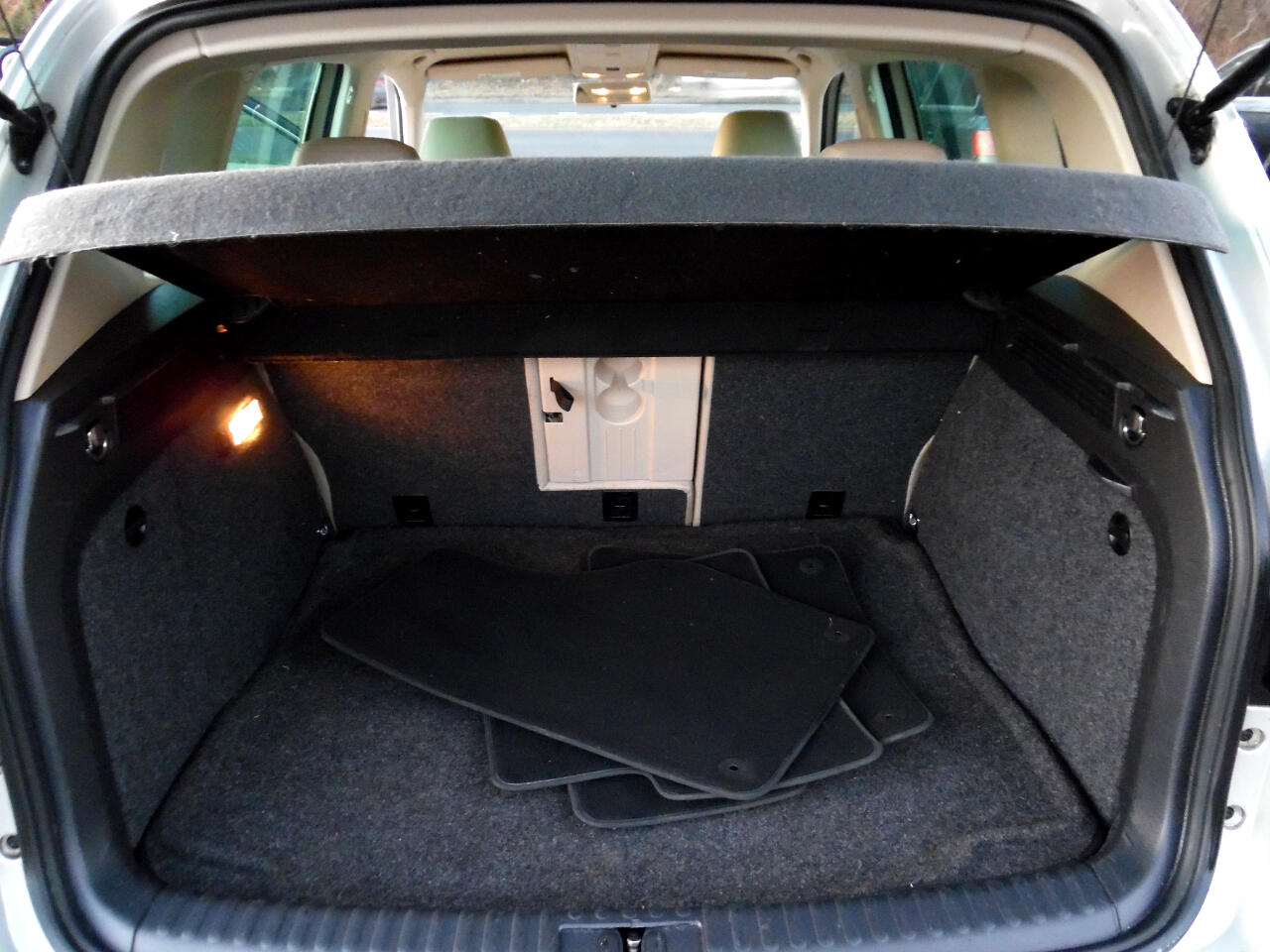 Volkswagen Tiguan 2WD 4dr Auto SE w/Sunroof & Nav 2012