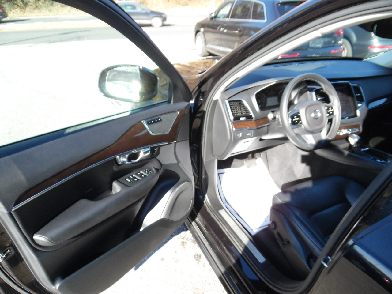 Volvo XC90 T6 AWD 7-Passenger Momentum 2017