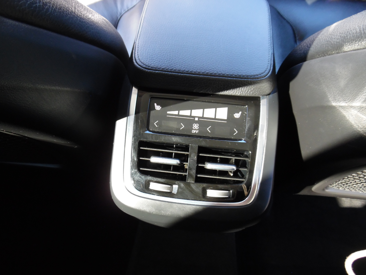 Volvo XC90 T6 AWD 7-Passenger Momentum 2017