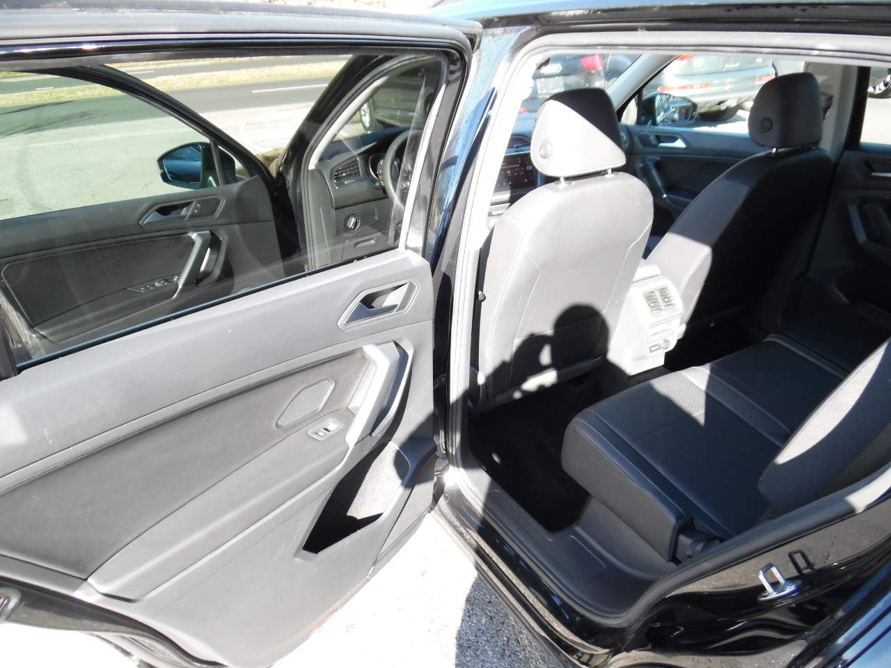 Volkswagen Tiguan 2.0T SE R-Line Black FWD 2020