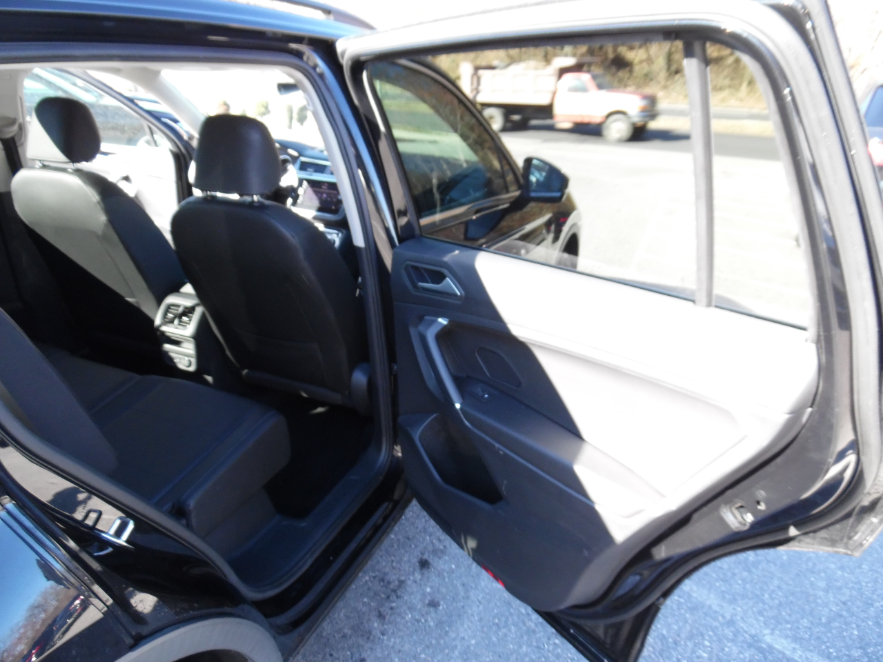 Volkswagen Tiguan 2.0T SE R-Line Black FWD 2020