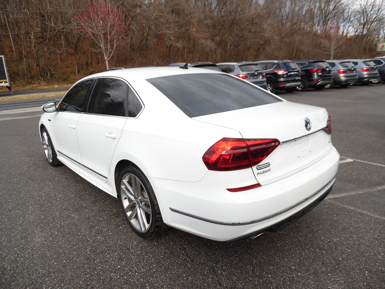 Volkswagen Passat R-Line w/Comfort Pkg Auto 2017