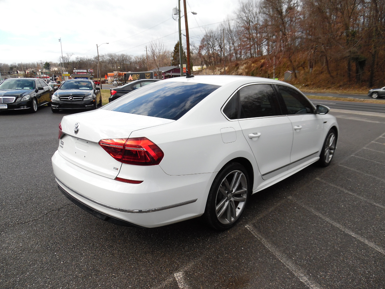Volkswagen Passat R-Line w/Comfort Pkg Auto 2017