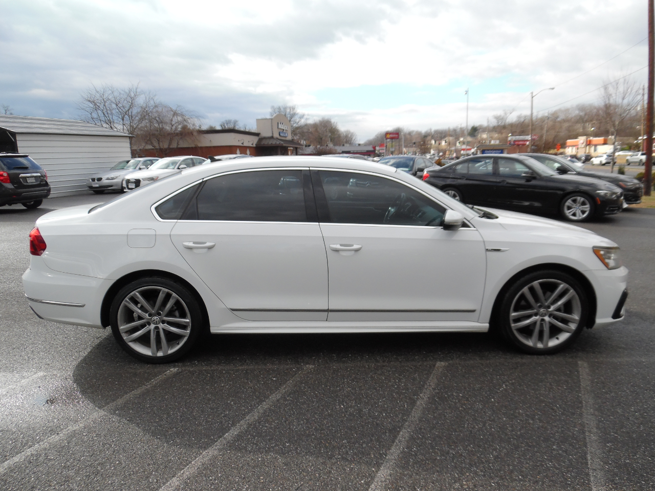 Volkswagen Passat R-Line w/Comfort Pkg Auto 2017