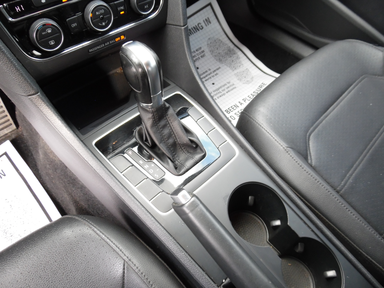 Volkswagen Passat R-Line w/Comfort Pkg Auto 2017