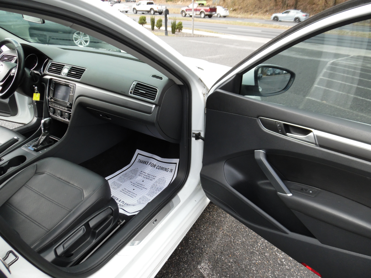 Volkswagen Passat R-Line w/Comfort Pkg Auto 2017