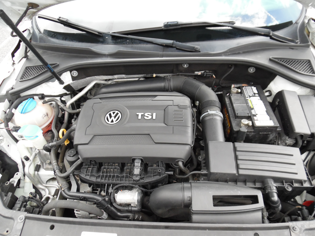 Volkswagen Passat R-Line w/Comfort Pkg Auto 2017