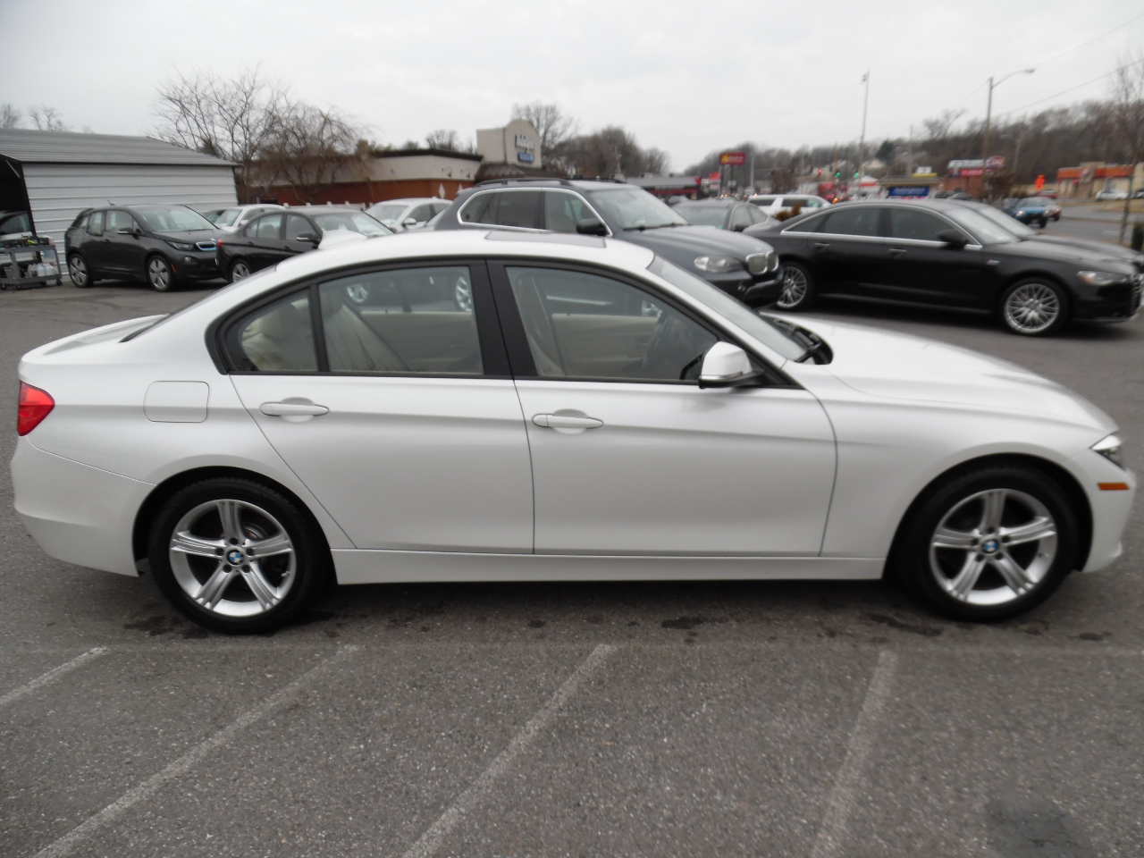 BMW 3 Series 4dr Sdn 328i xDrive AWD 2013