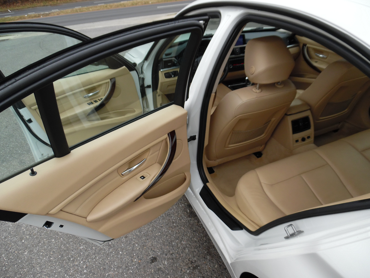 BMW 3 Series 4dr Sdn 328i xDrive AWD 2013