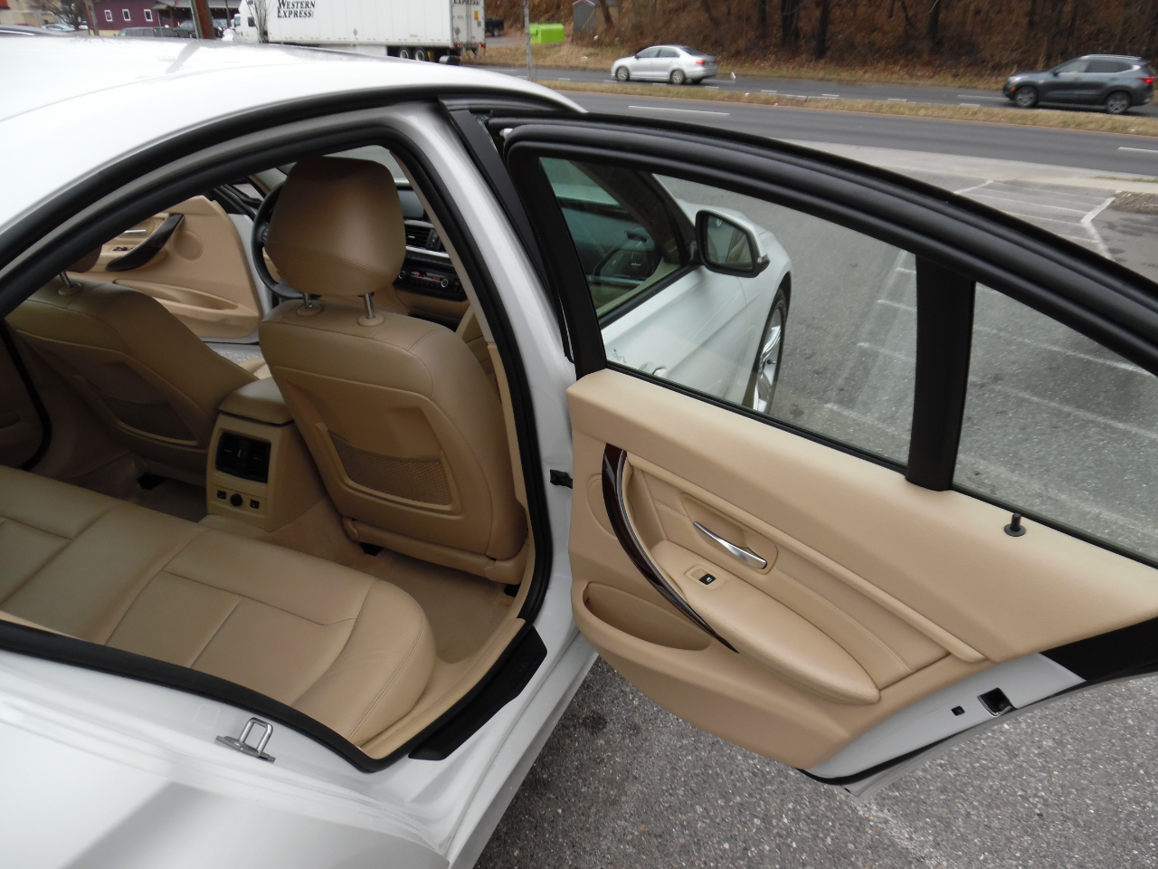 BMW 3 Series 4dr Sdn 328i xDrive AWD 2013