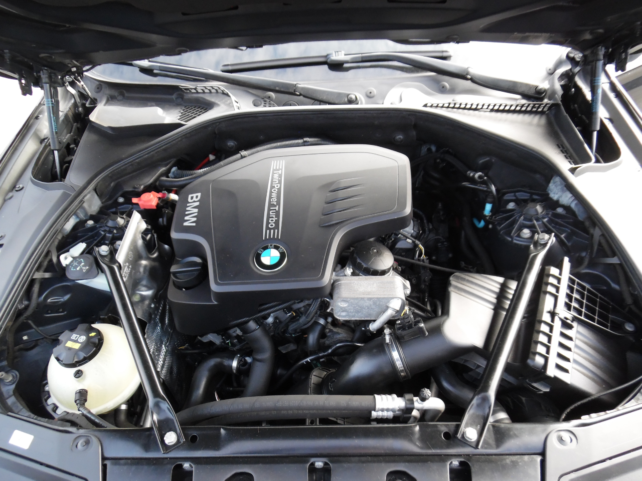 BMW 5 Series 4dr Sdn 528i xDrive AWD 2014