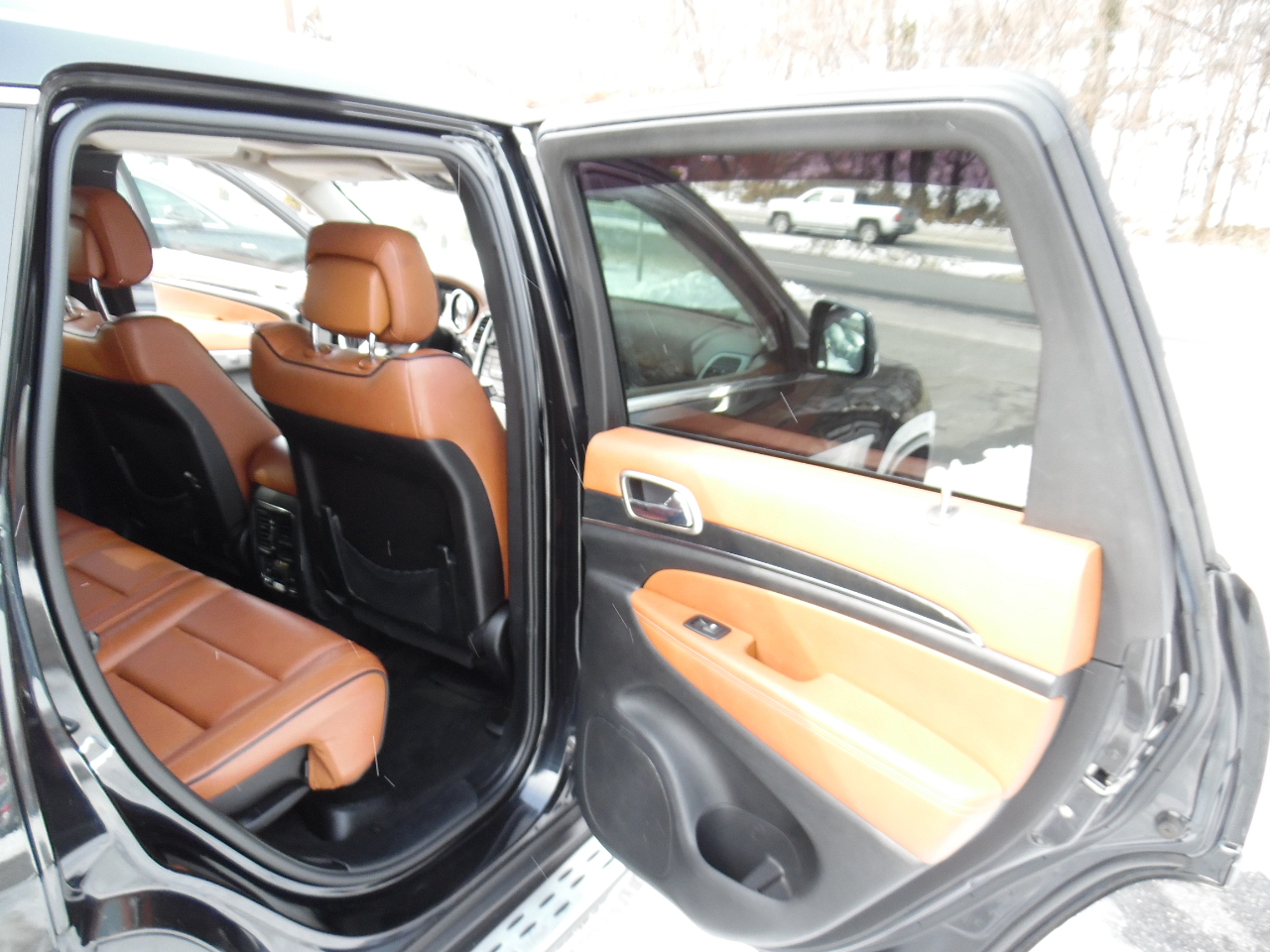 Jeep Grand Cherokee 4WD 4dr Overland Summit 2012