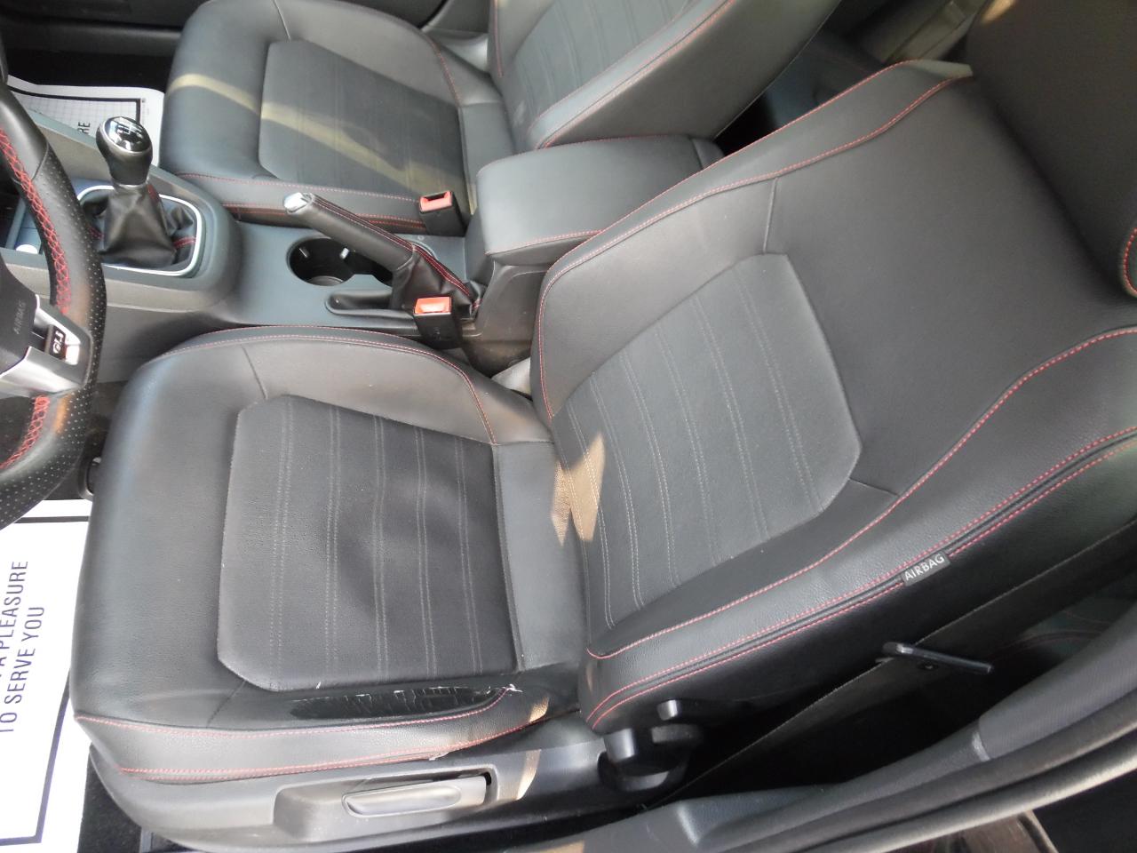 Volkswagen GLI 4dr Sdn Man Autobahn w/Nav PZEV 2012