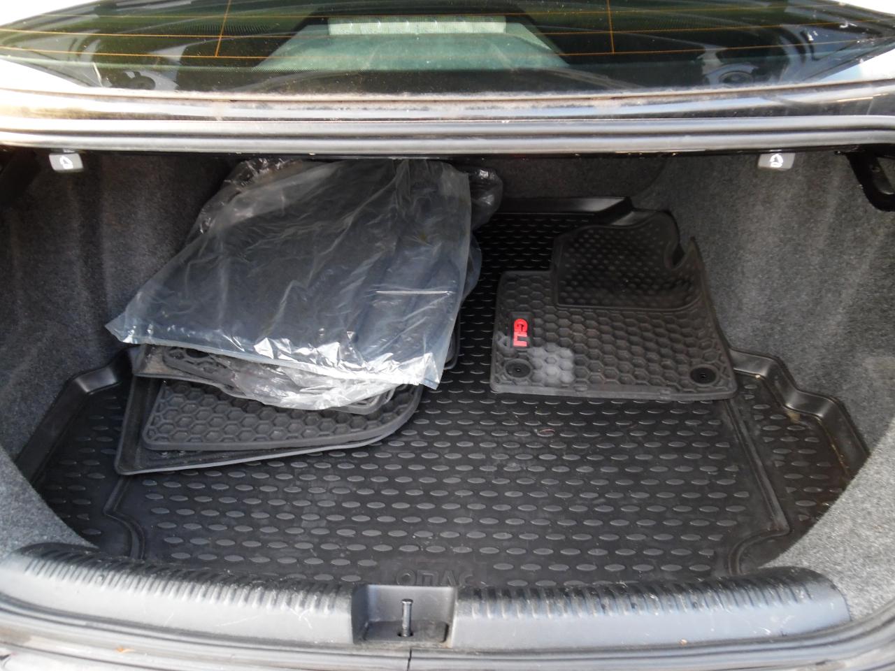 Volkswagen GLI 4dr Sdn Man Autobahn w/Nav PZEV 2012