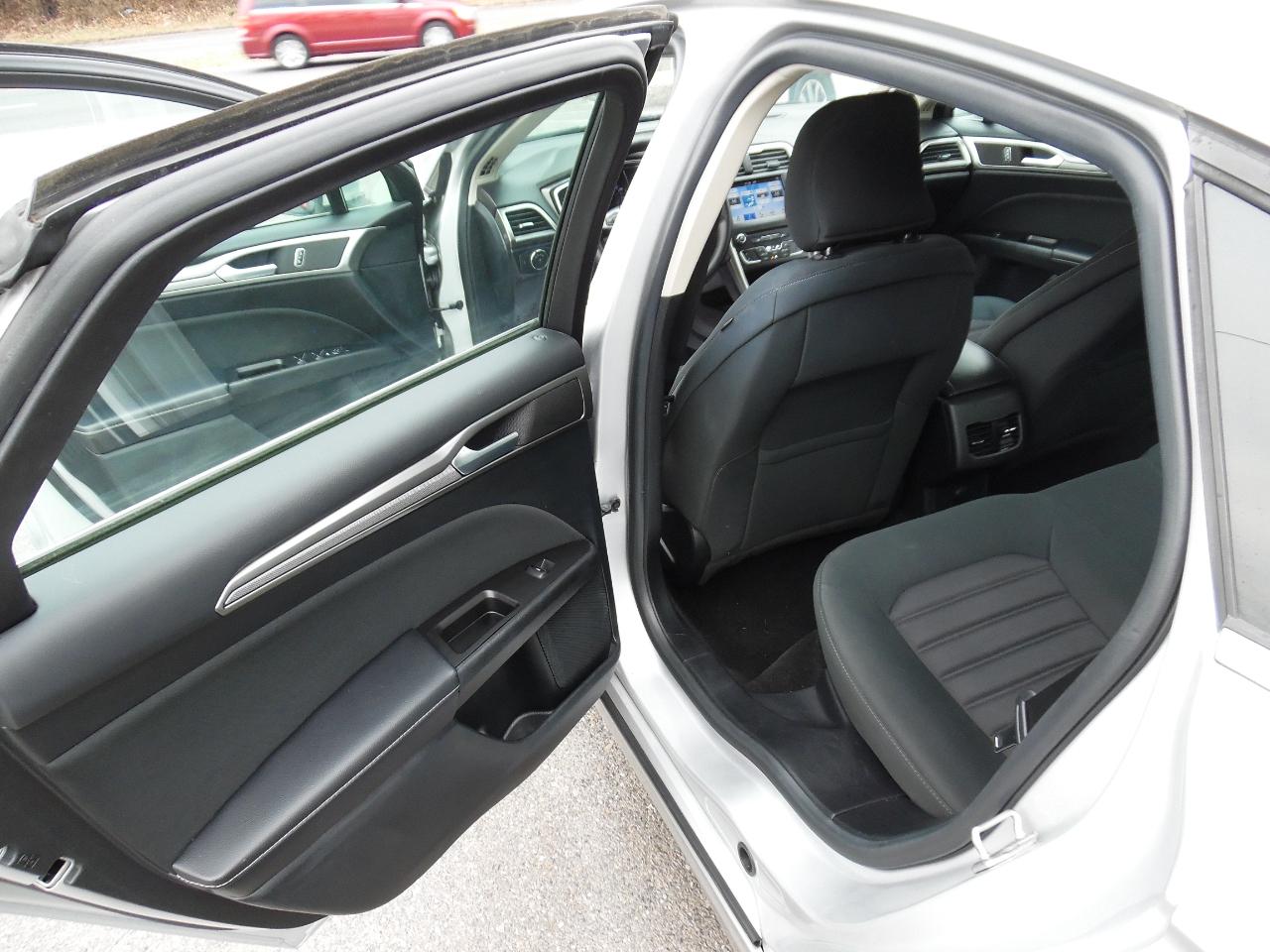 Ford Fusion SE FWD 2017