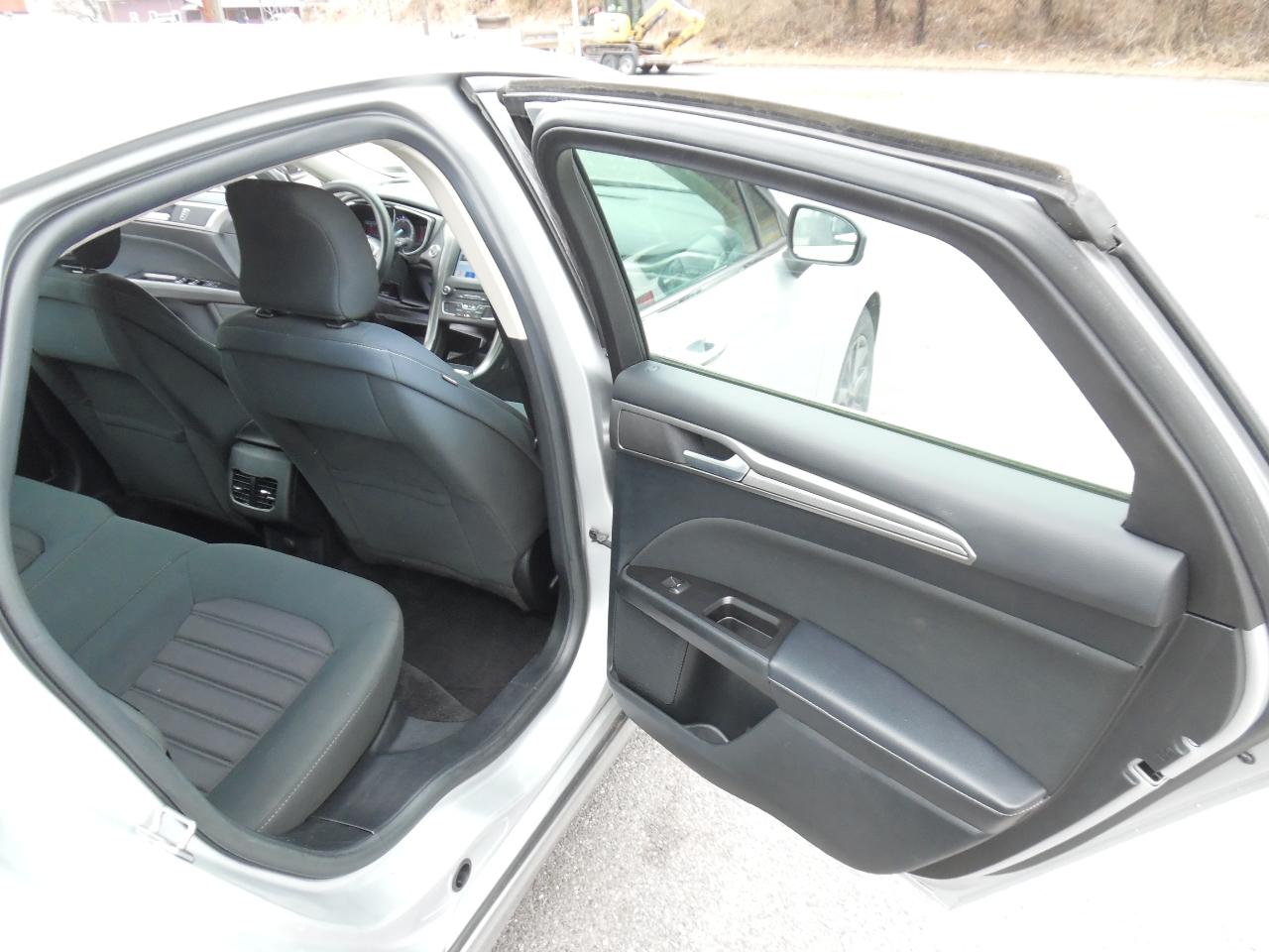 Ford Fusion SE FWD 2017