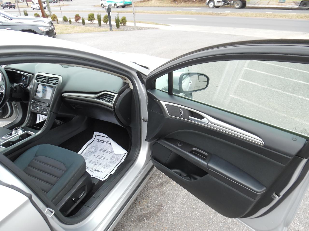 Ford Fusion SE FWD 2017