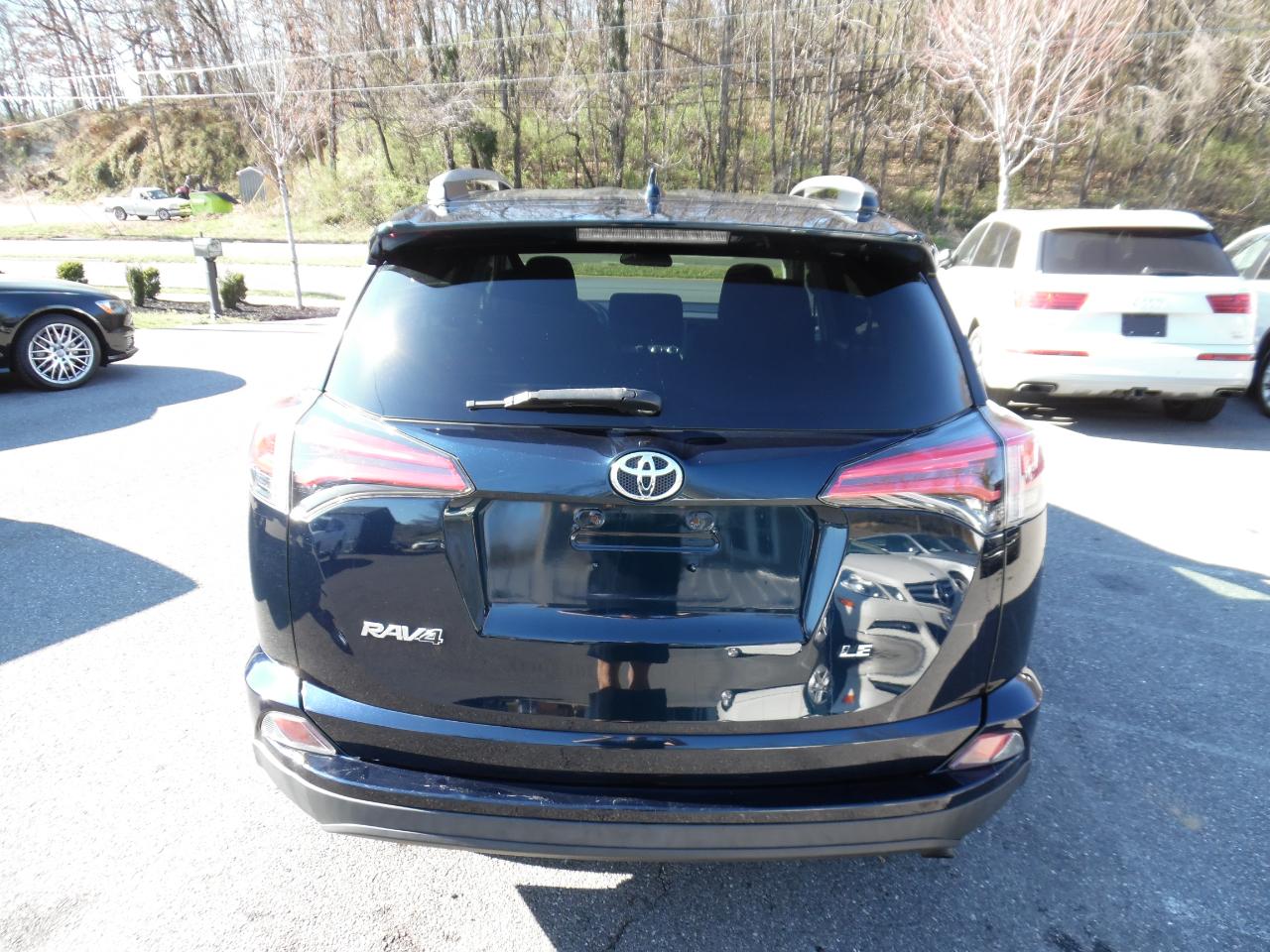 Toyota RAV4 LE FWD (Natl) 2017