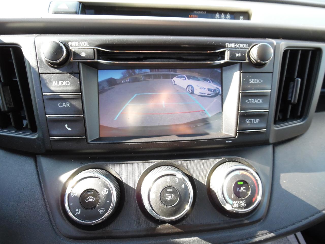 Toyota RAV4 LE FWD (Natl) 2017