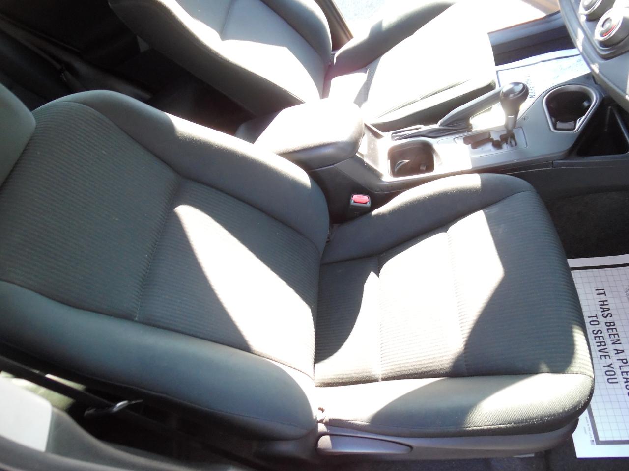 Toyota RAV4 LE FWD (Natl) 2017