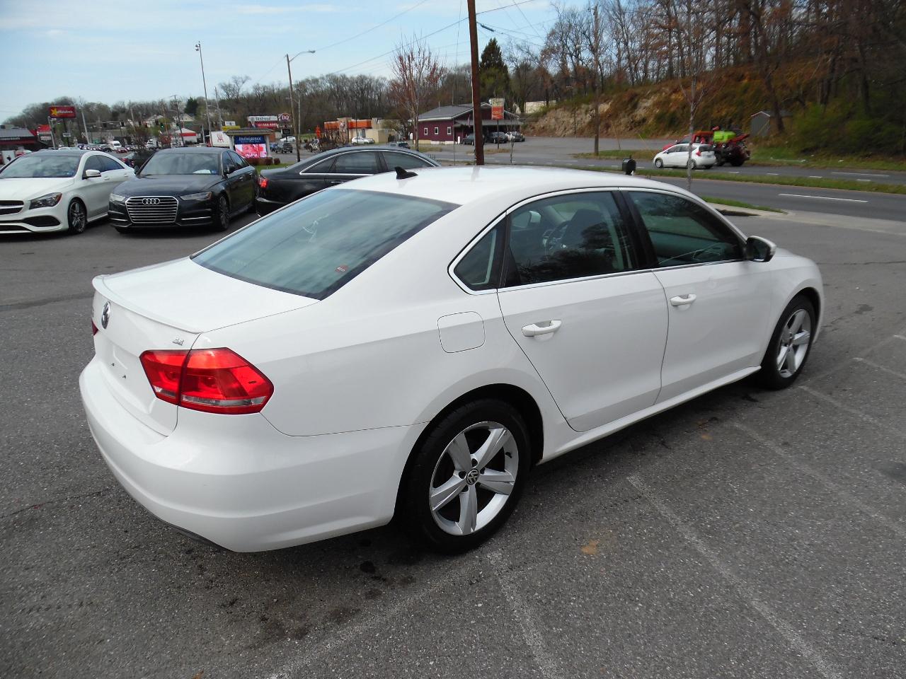 Volkswagen Passat 4dr Sdn 2.5L Auto SE 2013