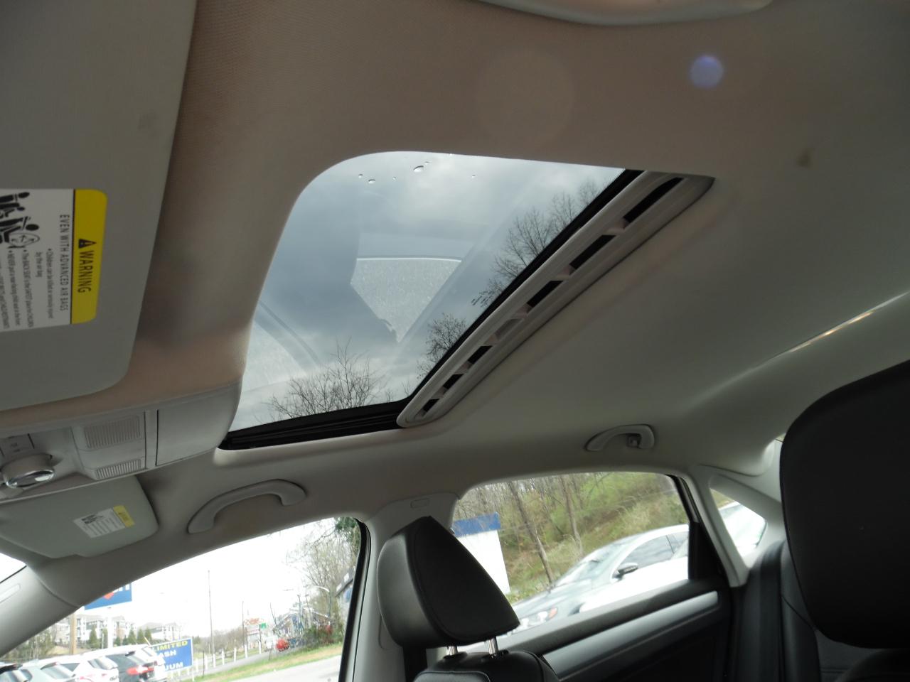 Volkswagen Passat 4dr Sdn 2.5L Auto SE 2013