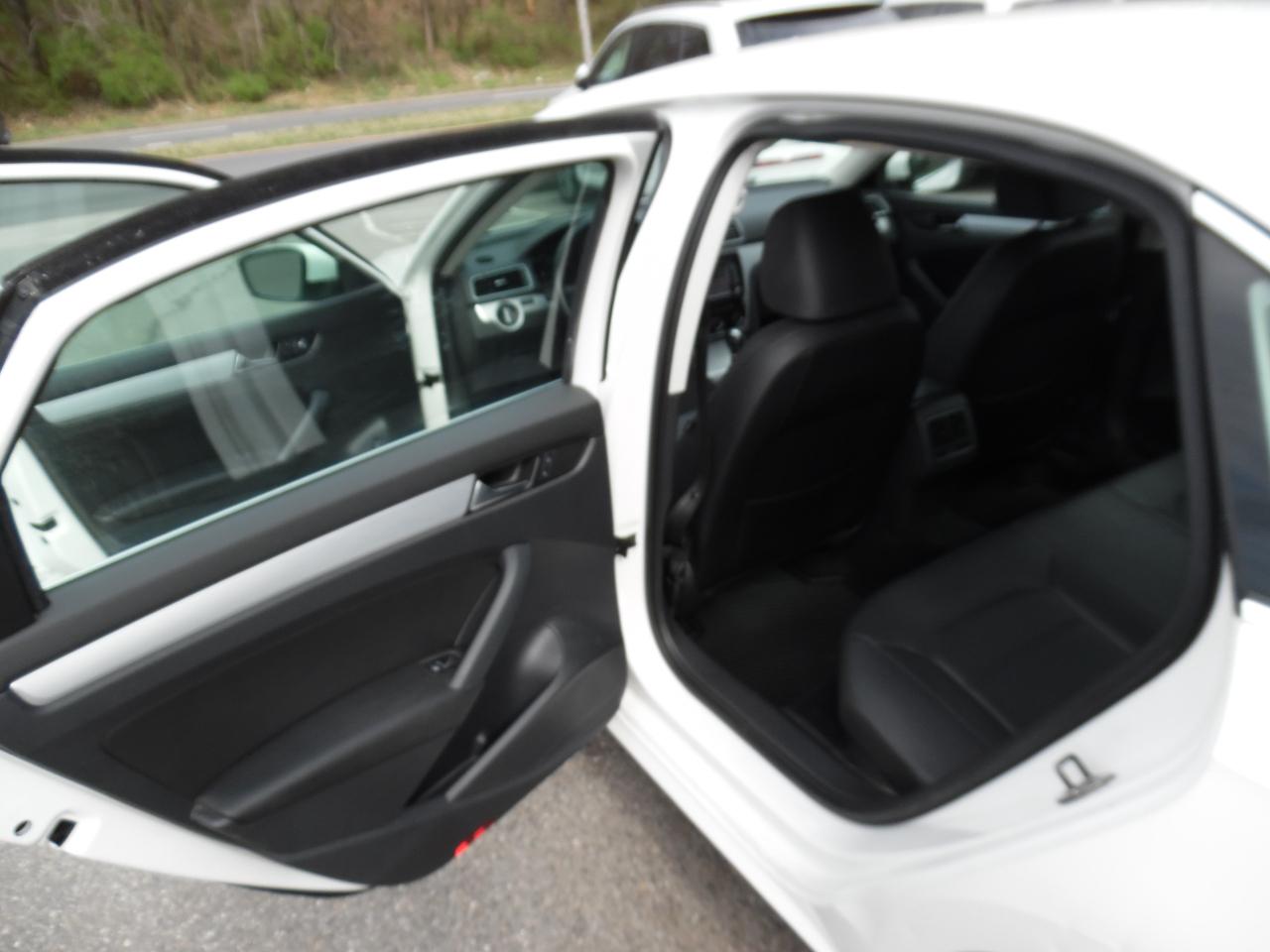 Volkswagen Passat 4dr Sdn 2.5L Auto SE 2013