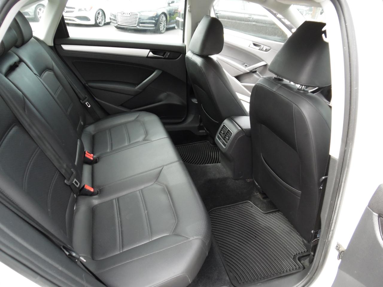 Volkswagen Passat 4dr Sdn 2.5L Auto SE 2013