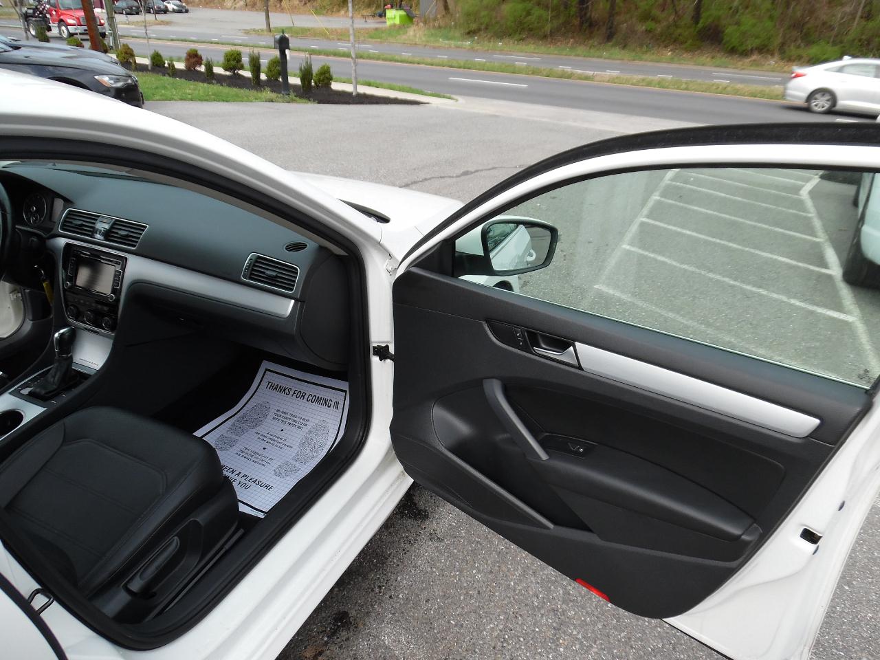 Volkswagen Passat 4dr Sdn 2.5L Auto SE 2013