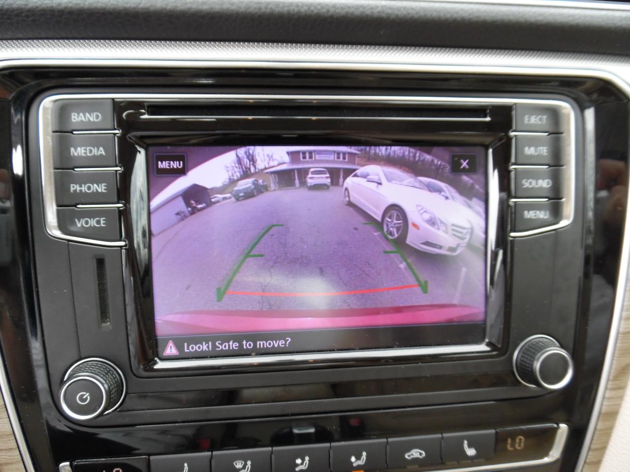 Volkswagen Passat 4dr Sdn 1.8T Auto SE 2016