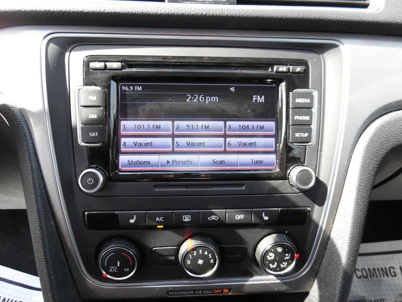 Volkswagen Passat 4dr Sdn 1.8T Auto S PZEV 2015