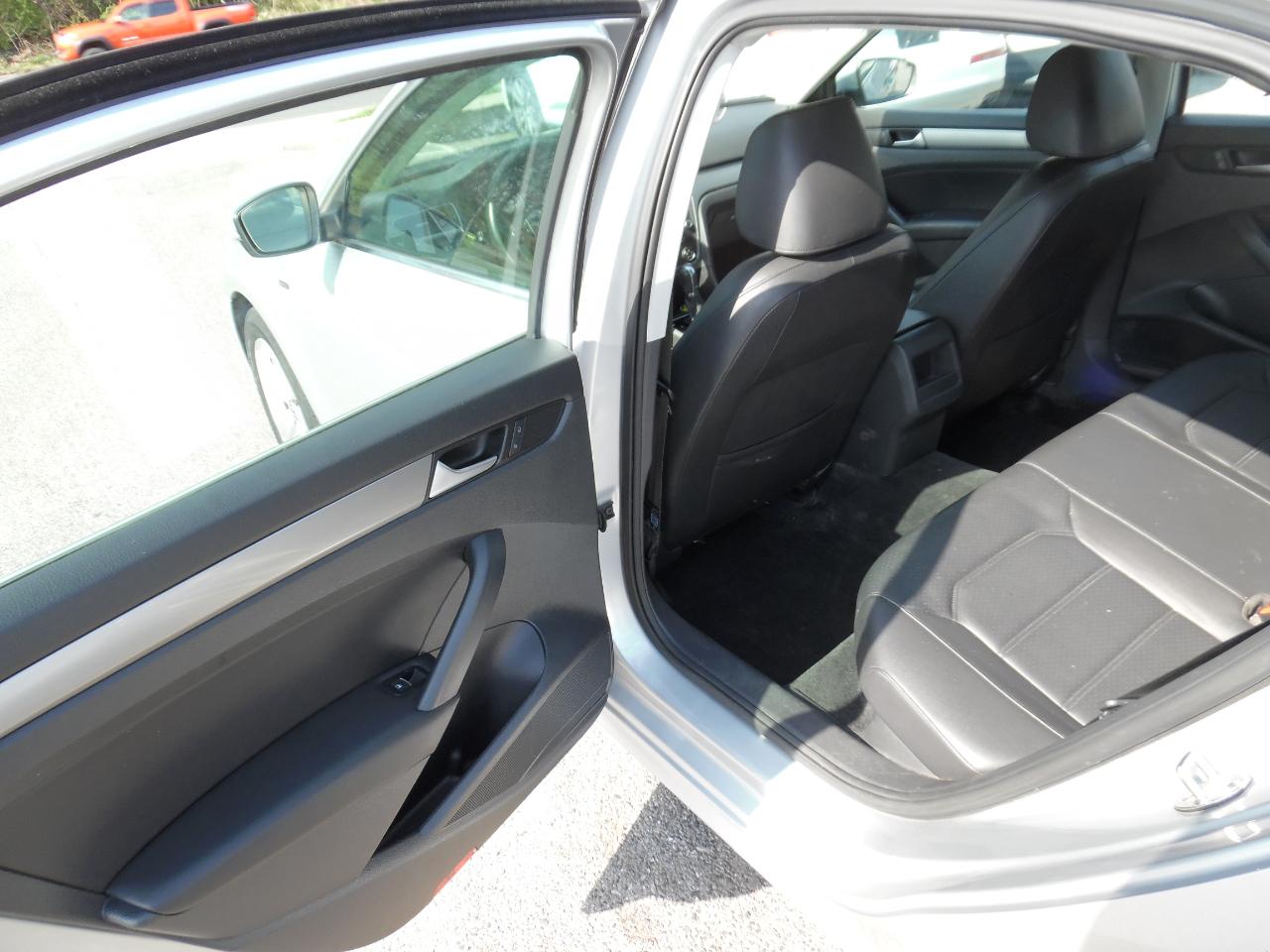 Volkswagen Passat 4dr Sdn 1.8T Auto S PZEV 2015