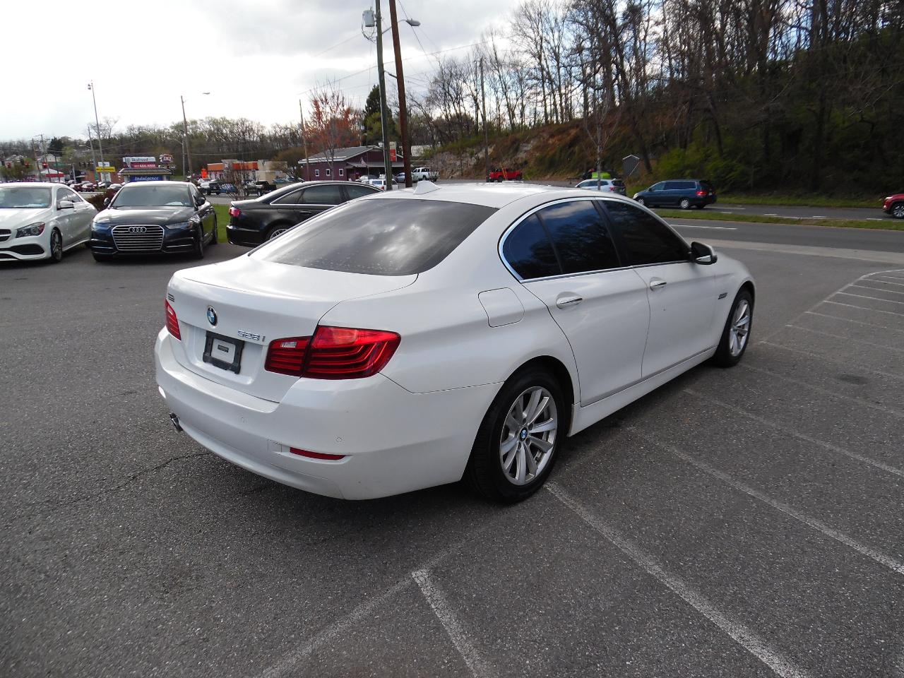 BMW 5 Series 4dr Sdn 528i RWD 2016