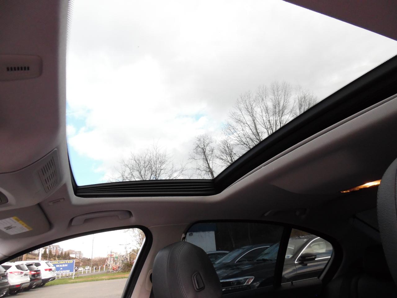 BMW 5 Series 4dr Sdn 528i RWD 2016