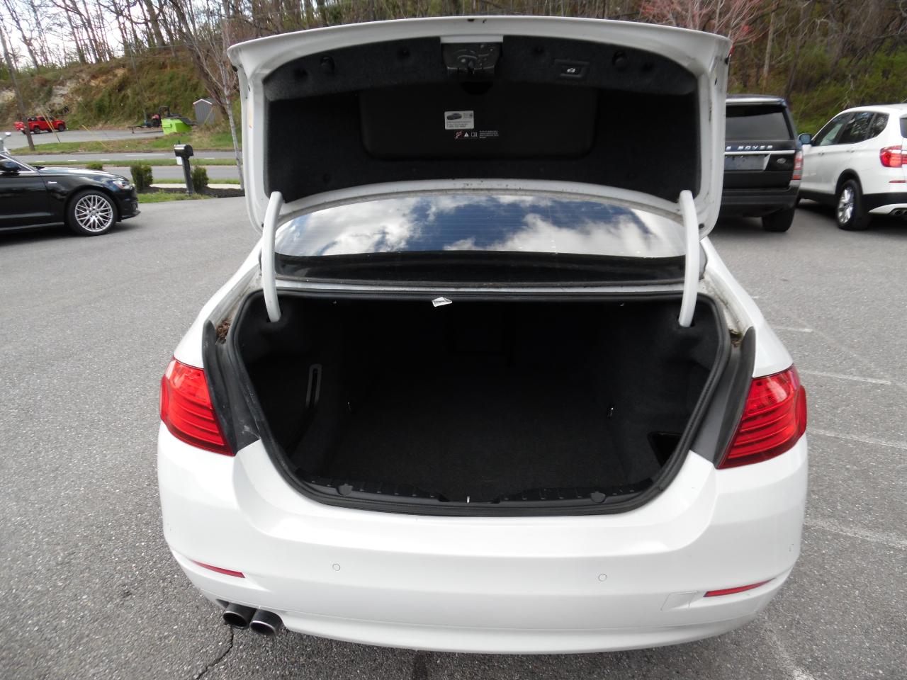 BMW 5 Series 4dr Sdn 528i RWD 2016