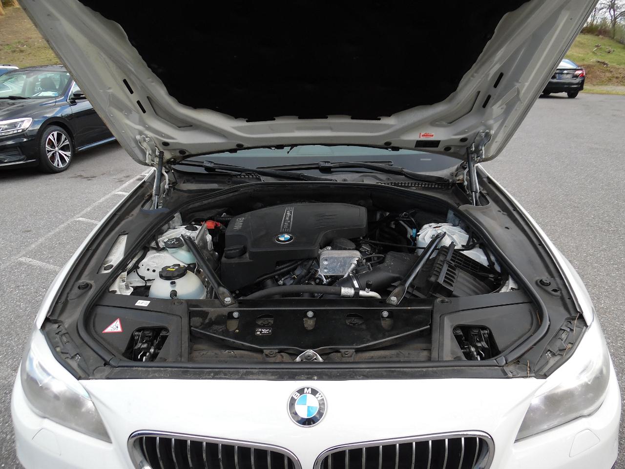 BMW 5 Series 4dr Sdn 528i RWD 2016