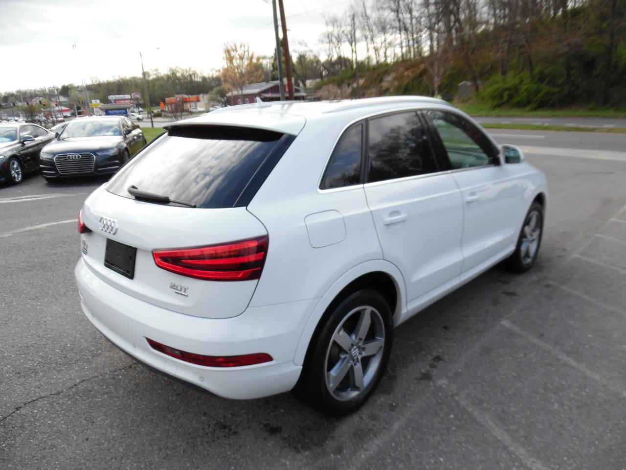 Audi Q3 quattro 4dr 2.0T Prestige 2015