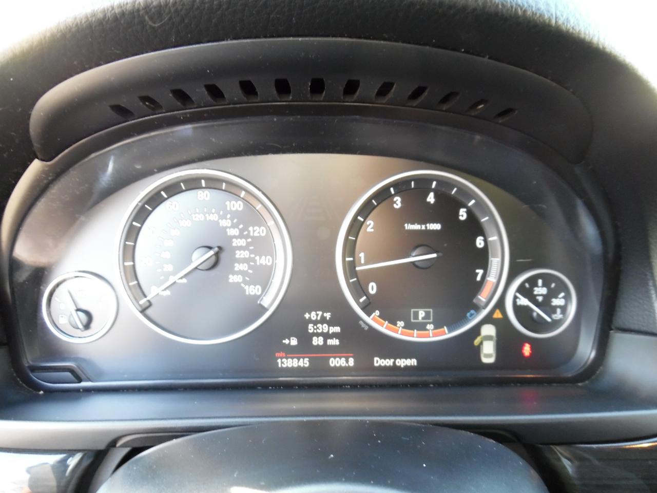 BMW 5 Series 4dr Sdn 550i xDrive AWD 2012