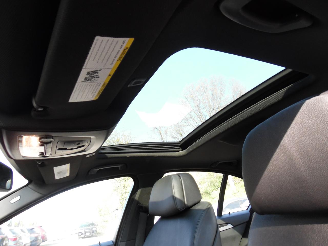 BMW 5 Series 4dr Sdn 550i xDrive AWD 2012