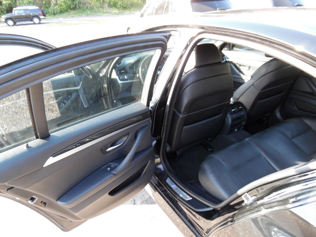 BMW 5 Series 4dr Sdn 550i xDrive AWD 2012