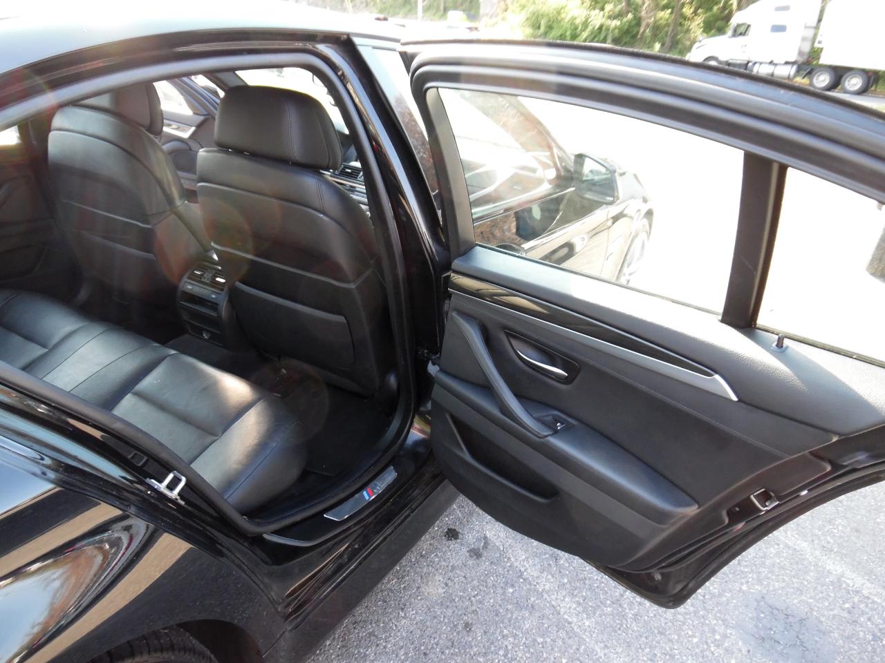 BMW 5 Series 4dr Sdn 550i xDrive AWD 2012