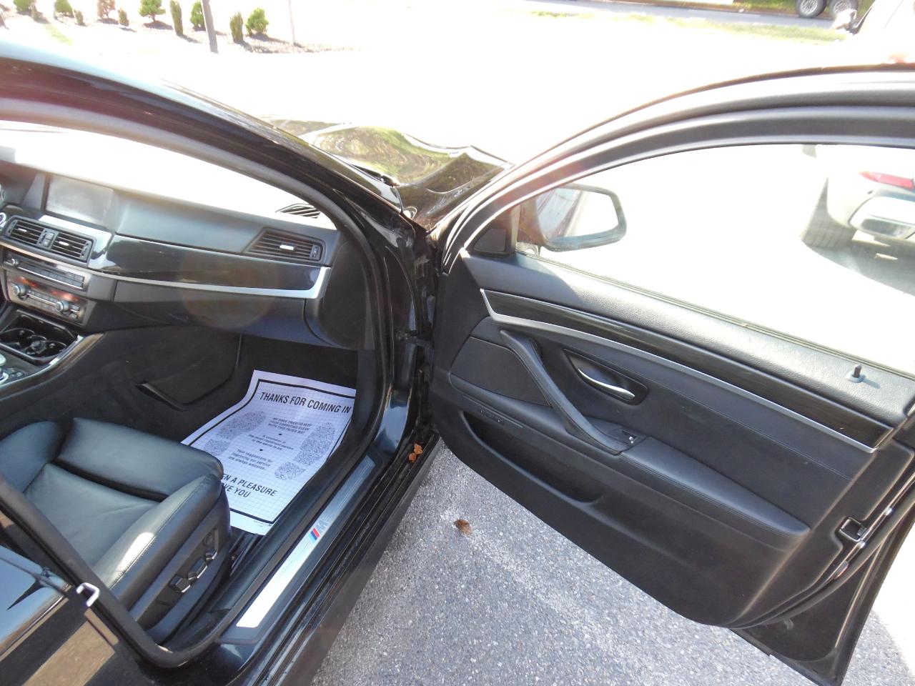 BMW 5 Series 4dr Sdn 550i xDrive AWD 2012