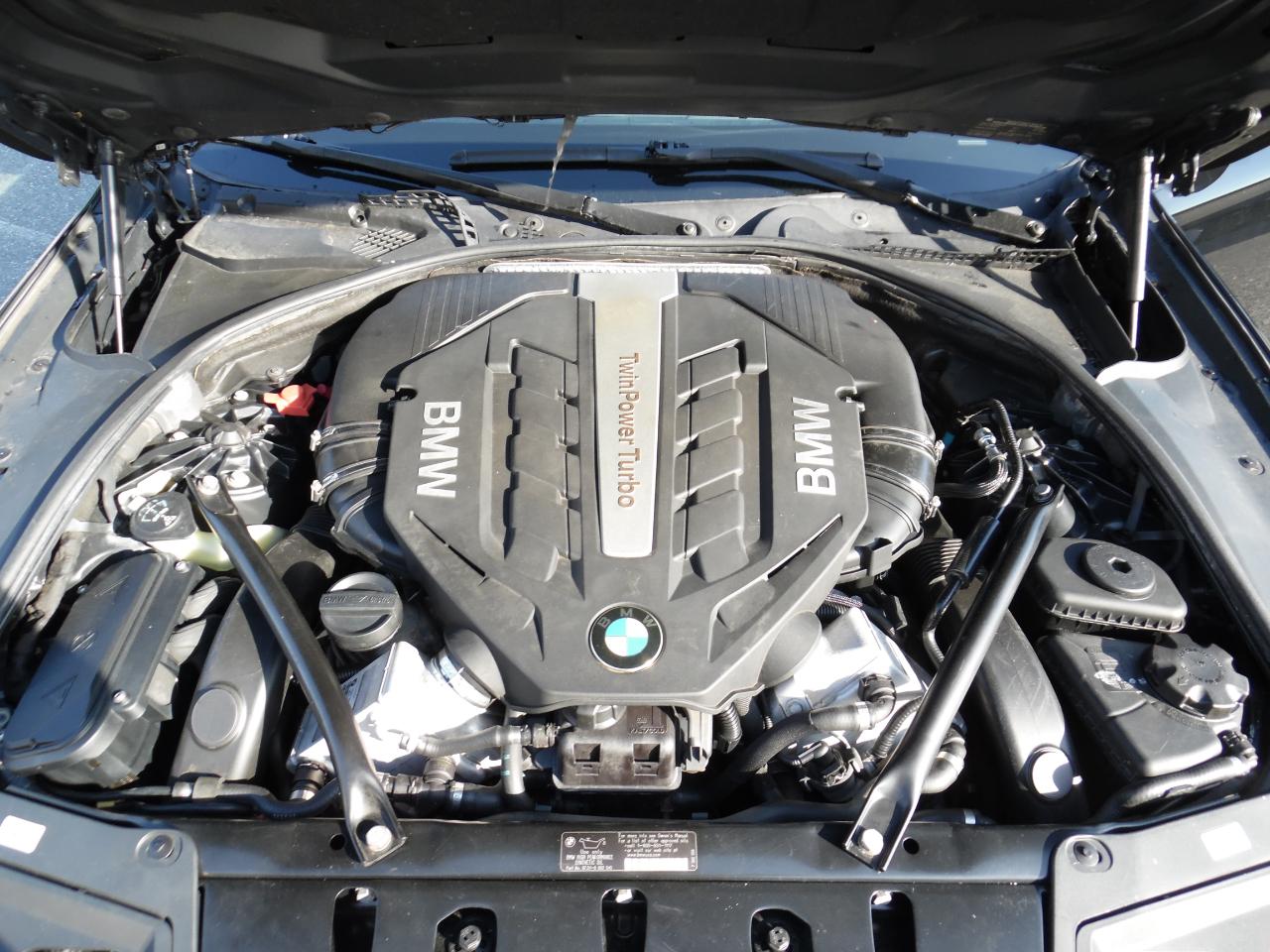 BMW 5 Series 4dr Sdn 550i xDrive AWD 2012