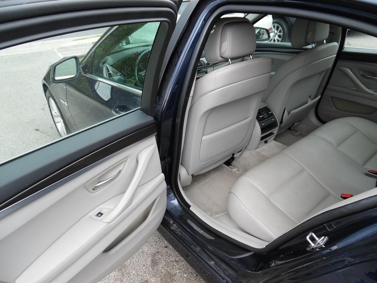 BMW 5 Series 4dr Sdn 528i xDrive AWD 2012